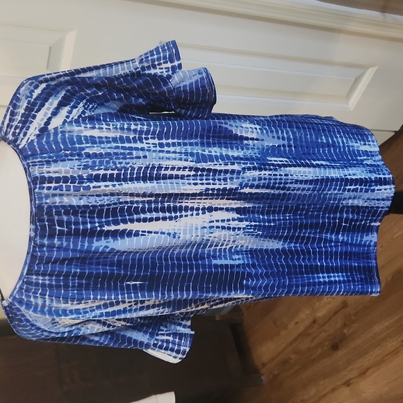 Tamera, Women's Top,  Excellent condition,  Size Large,  Blue, white - Picture 4 of 9